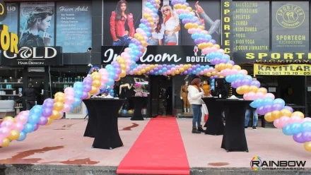 Bursa'da kurulan, özel bir etkinlik için yapılmış profesyonel balon süsleme organizasyonu detayları.