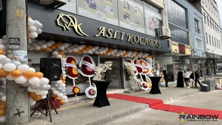 Rainbow Bursa Organizasyon tarafından Bursa'daki bir mekanda profesyonel mekan balon süsleme dekorasyonu.