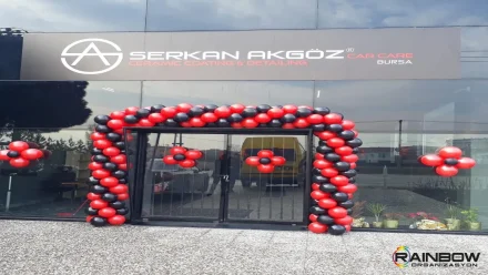 Rainbow Bursa Organizasyon tarafından tasarlanan, şık ve renkli bir balon dekorasyon örneği ile mekanınız şenleniyor.