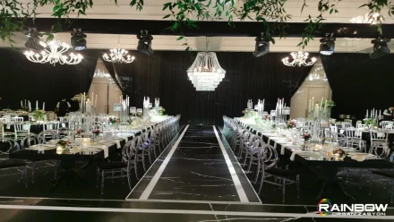 Rainbow Bursa Organizasyon'un Bursa'daki şık düğün mekan düzenlemesi ve özenli çiçek dekorasyon detayları.