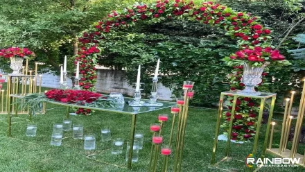 Bursa nişan organizasyonu için hazırlanan, romantik ve şık bir çiçekli dekorasyon örneği.