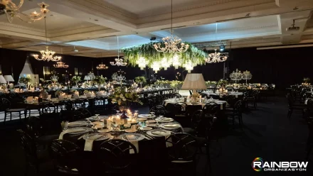 Rainbow Bursa Organizasyon tarafından Bursa'da düzenlenen, şık dekorasyonlu bir nişan ve düğün organizasyonu anı.