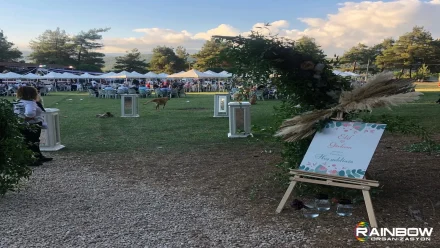 Rainbow Bursa Organizasyon tarafından Bursa'da tasarlanan şık ve zarif bir düğün organizasyonu örneği.