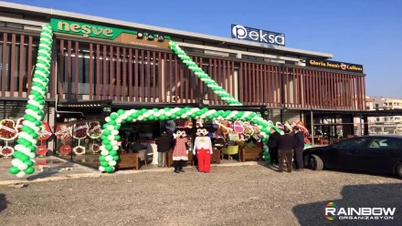 Bursa merkezde gerçekleşen yeni bir iş yeri açılışı için profesyonel ve dikkat çekici süsleme ve dekorasyon hizmeti.