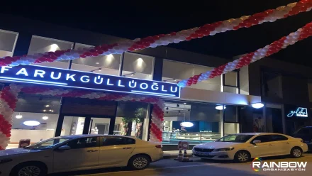 Rainbow Bursa Organizasyon tarafından tasarlanan, renkli ve gösterişli balon süsleme konsepti.