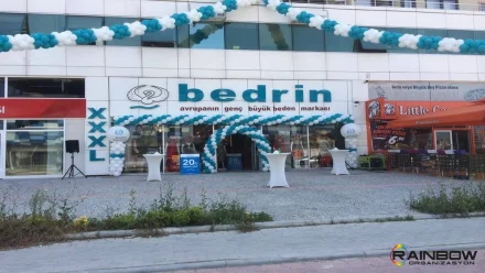 Bursa'da gerçekleşen bir kutlama için Rainbow Bursa Organizasyon tarafından yapılmış şık ve renkli balon süsleme düzenlemesi.